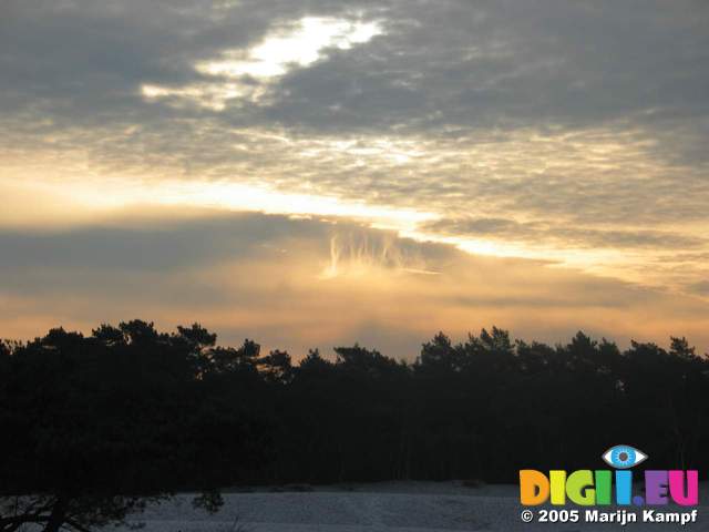 15753 Strange clouds in the sky